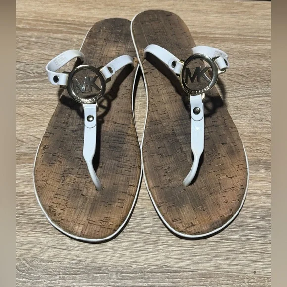 MICHAEL KORS white Cork Sandals Gold MK Logo Charm Jelly Flip Flops Size 11 Shoe - Picture 1 of 7